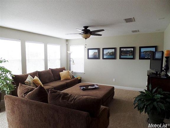 4th image of 200 Kinsella Ct