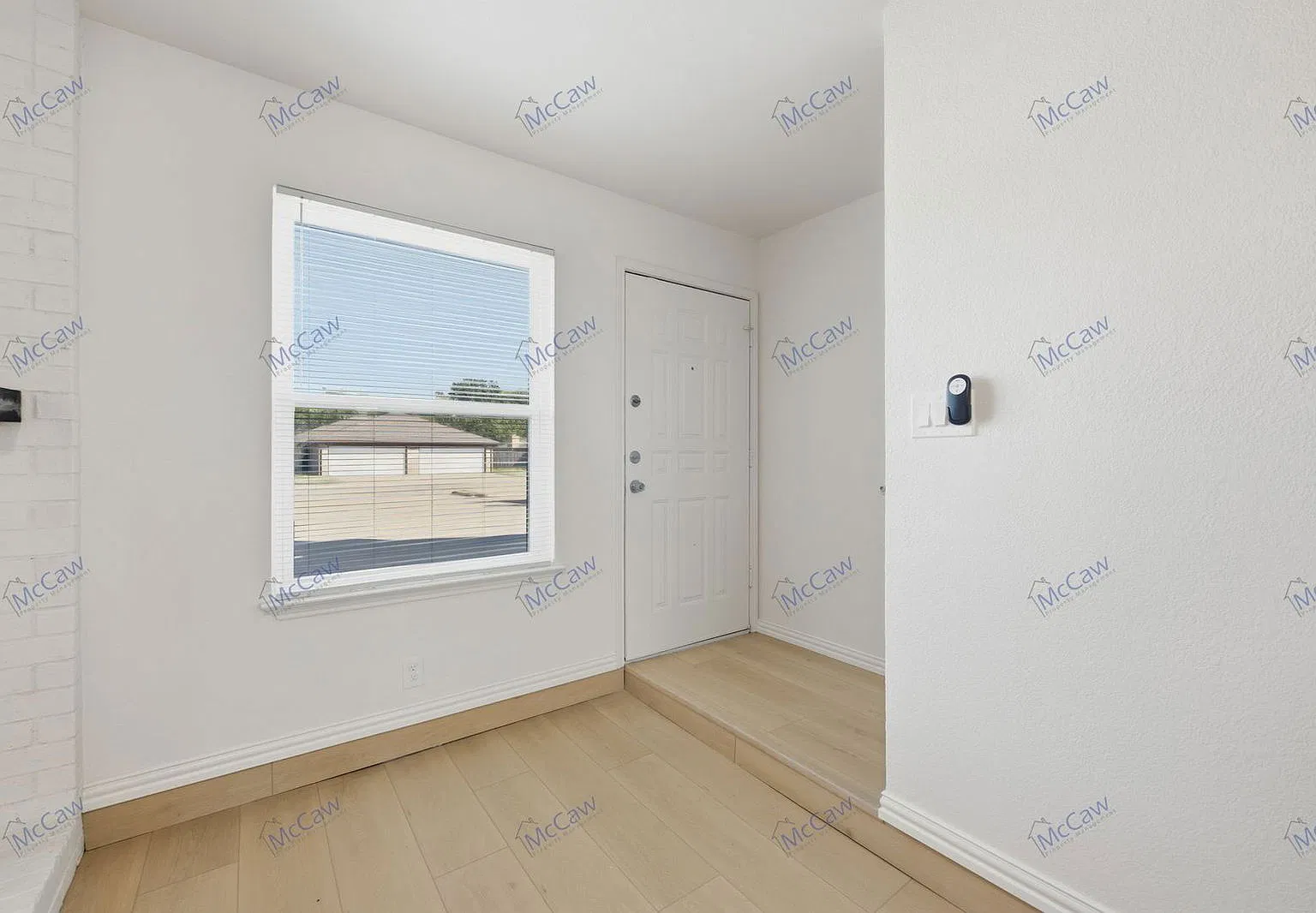 2 bed, 1.5 bath, 970 sqft, $1,595 — Photo 4