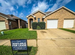 905 Walnut St, Burleson, TX 76028