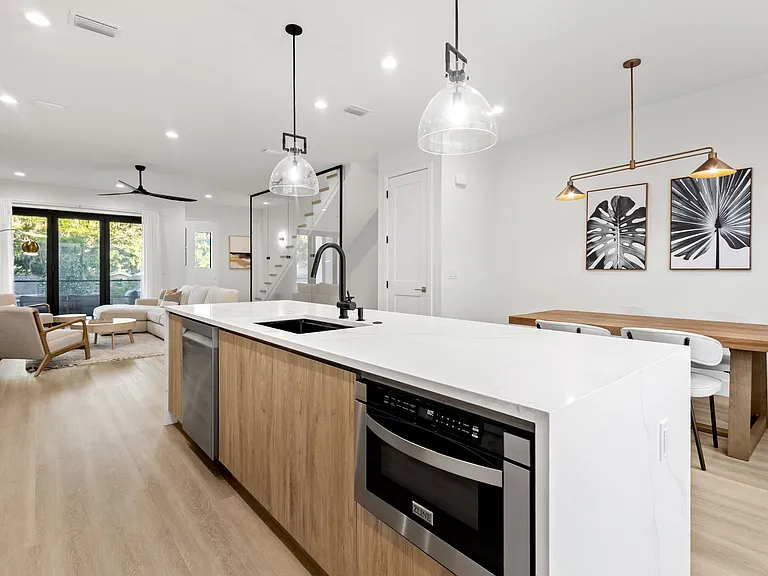 210 W Columbus Dr #3 — Photo 26