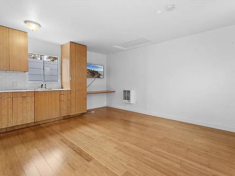 961.5 Marco Pl — Photo 3