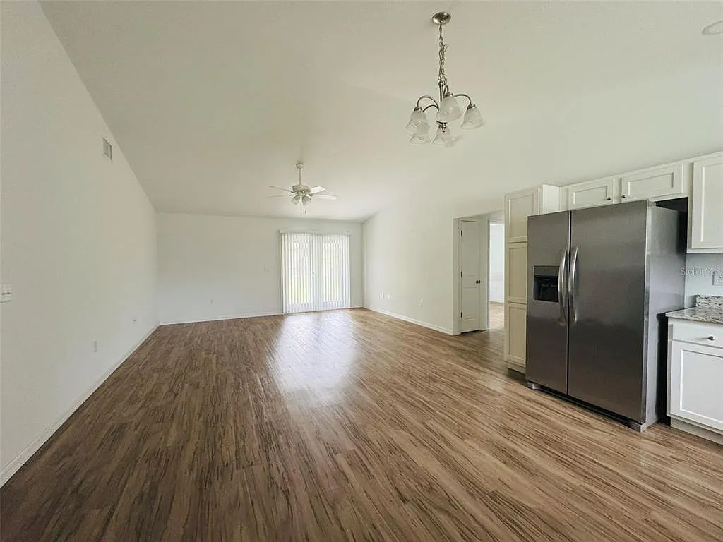 3 bed, 2.0 bath, 1390 sqft, $1,700 — Photo 3