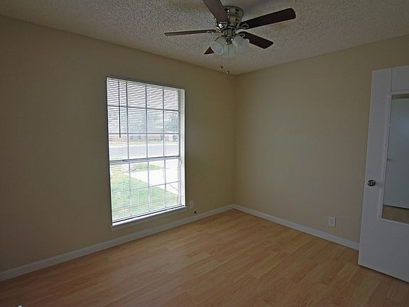 3rd image of 2810 Ventura Ave