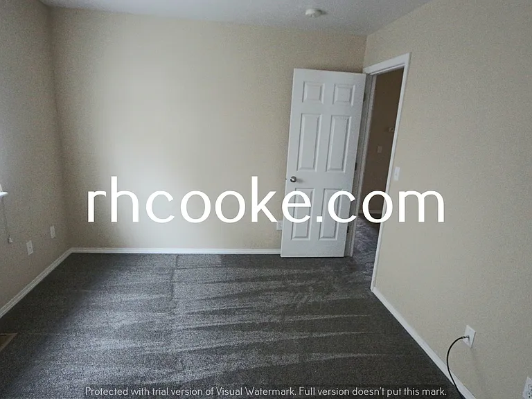 9204 N Oak St — Photo 8
