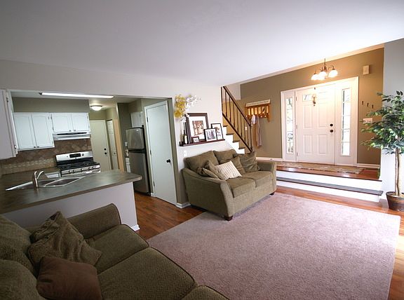 3rd image of 1325 Queensgreen Cir