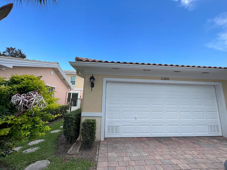 3368 Greenway Dr — Photo 5