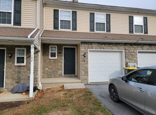 106 Park Place Cir, Womelsdorf, PA 19567