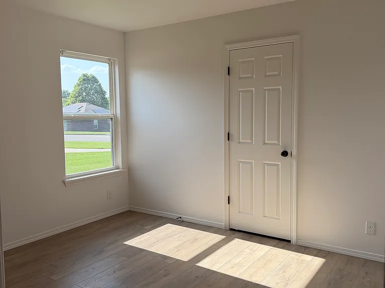 2709 W Imperial St — Photo 5