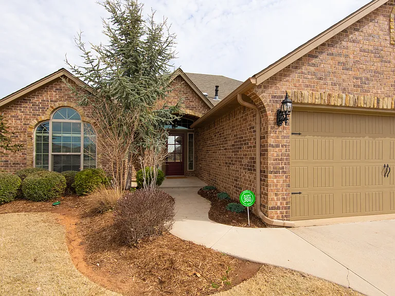 2124 Newbrook Dr — Photo 3