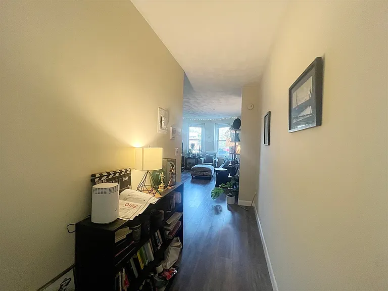 122 London St #2 — Photo 8