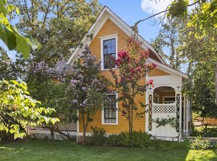 220 8th St, Jacksonville, OR 97530