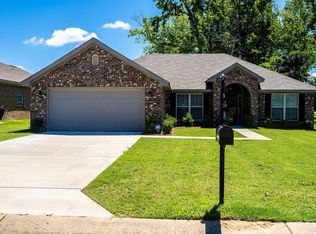 78 Charleston Dr, Elmore, AL 36025