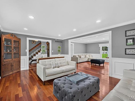 5th image of 1609 Featherstone Dr