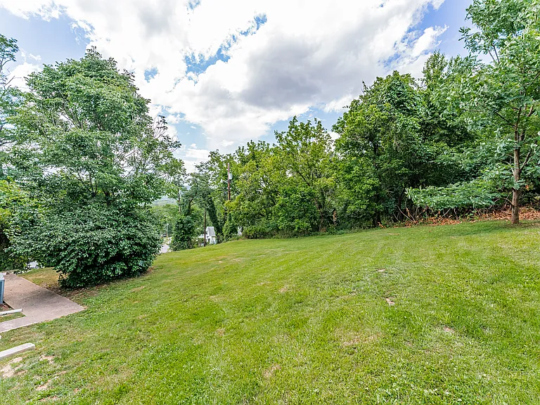 975 Dorsey Ave — Photo 8