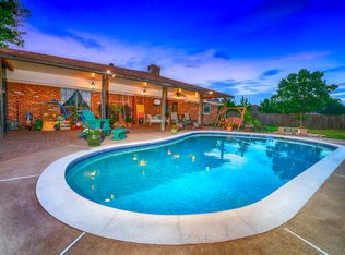 924 Rachelle Dr, Red Oak, TX 75154