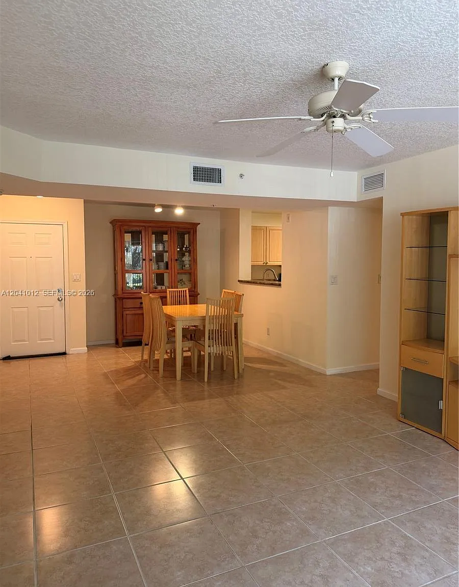Sheridan Beach Club Condo — Photo 4