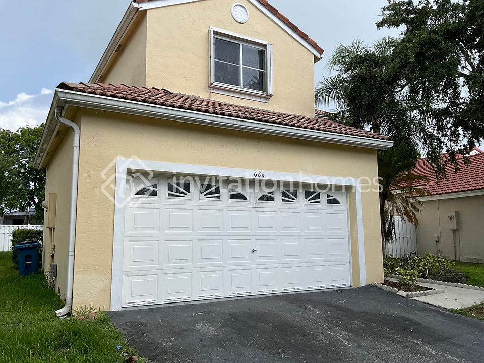 1st image of 684 Stanton Dr