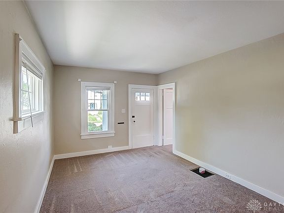 4th image of 2856 Grace Ave