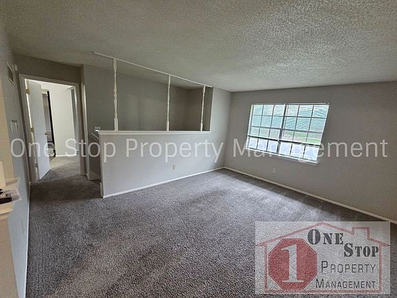 3rd image of 411 NE Westwind Dr APT A