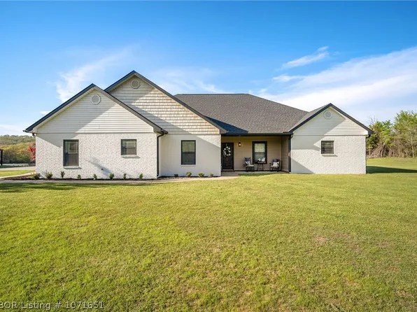 909 Cherokee Rd, Muldrow, OK 74948