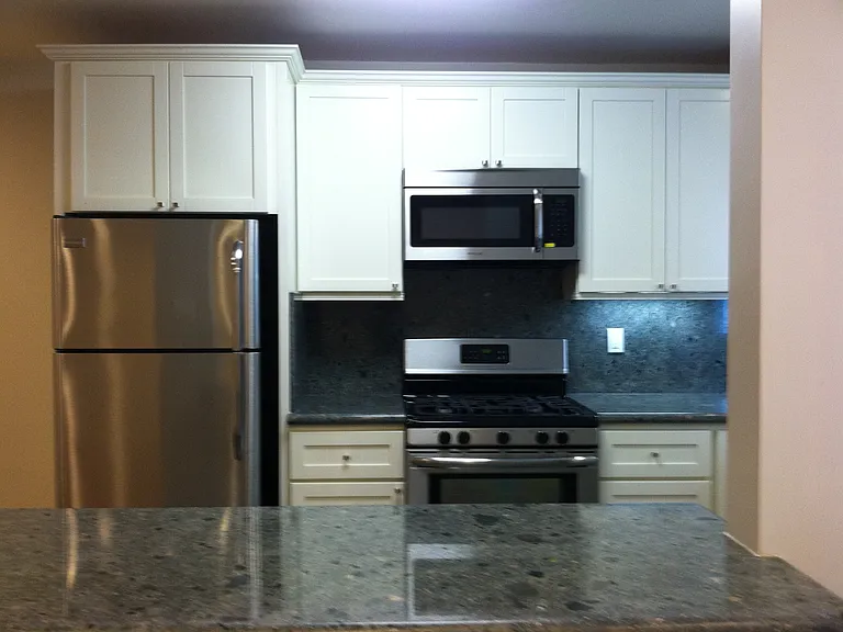 102 N Hayworth Ave #3 — Photo 1