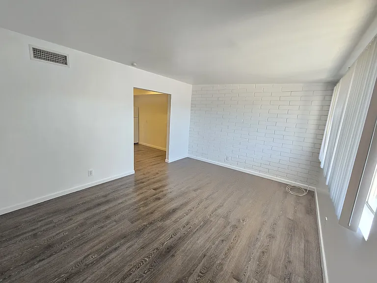 524 W Malibu Dr #4 — Photo 5