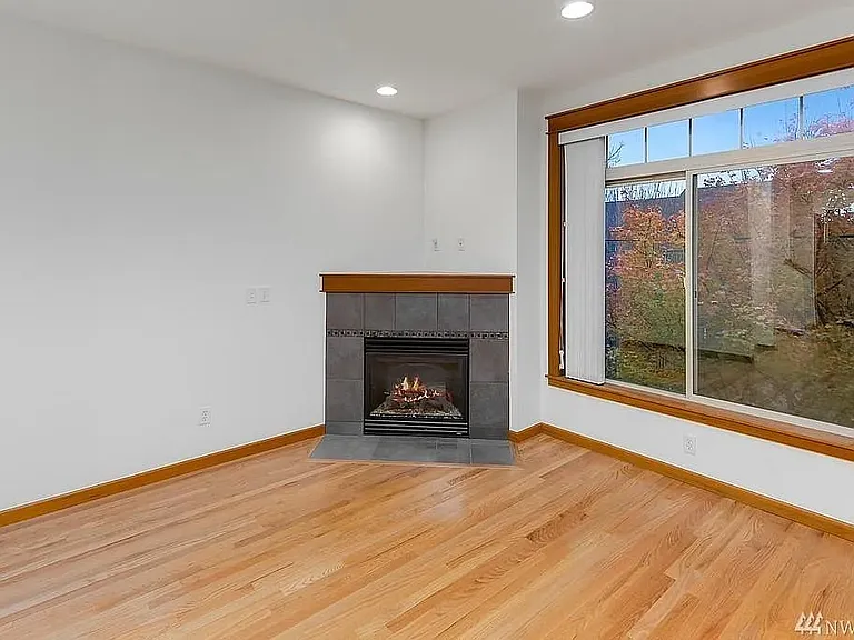 4312B 8th Ave NE — Photo 4