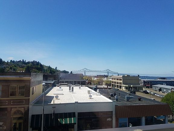 4th image of 1418 Commercial St Penthouse 1
