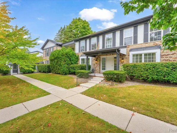 31760 Ridgeside Dr Unit 216, Farmington, MI 48334