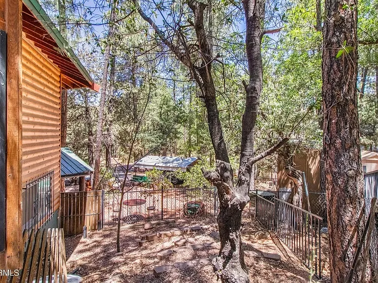N Strawberry Ln — Photo 1