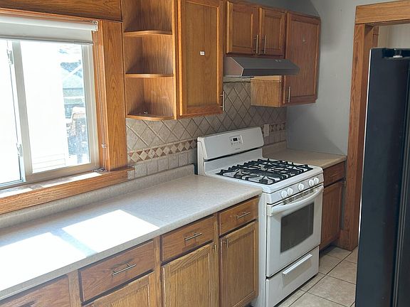 5th image of 19 Central St