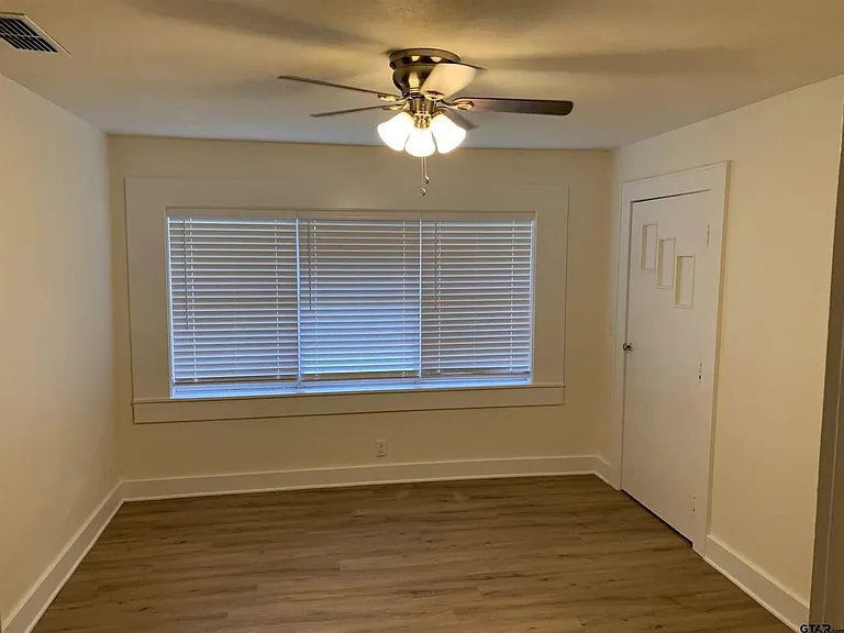 279 E Ayers St — Photo 10