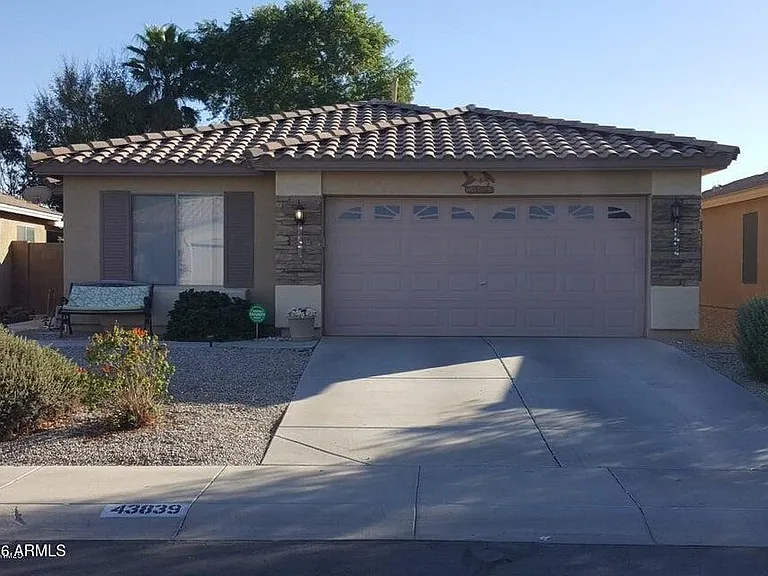 43839 W Rio Grande Dr — Photo 1
