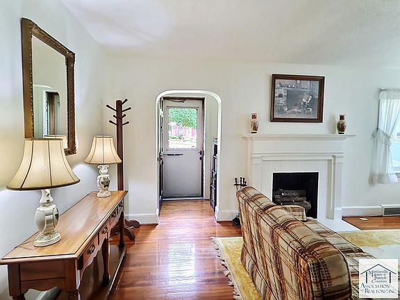2nd image of 810 Spruce St