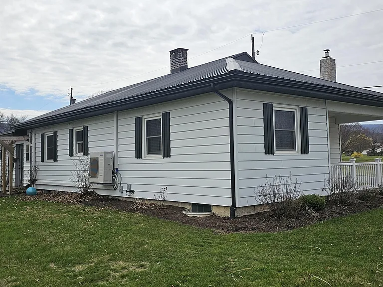 602 E Market St — Photo 4