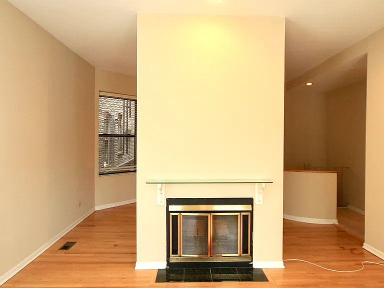 2219 N Clifton Ave #1W — Photo 4