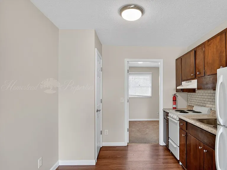 105 Lemay Dr — Photo 13