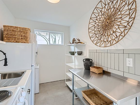 5th image of 905 E Coronado Rd #2
