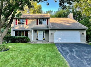 1521 Rushmore Dr, Burnsville, MN 55306