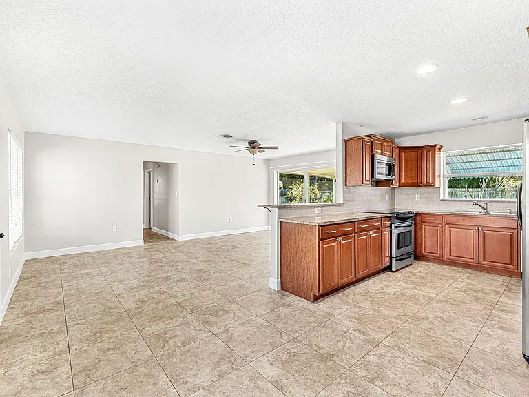 406 N Neptune Dr — Photo 6