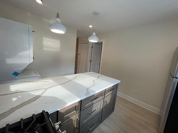 5th image of 1712 N Rockwell St #2R