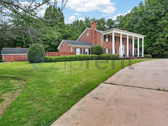 3rd image of 615 Pinecrest Dr