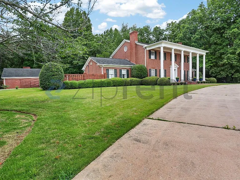 615 Pinecrest Dr — Photo 3