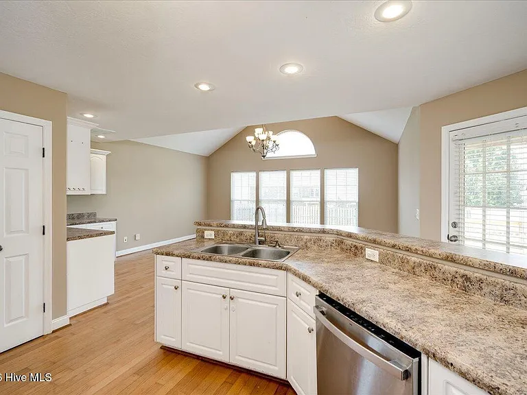 4552 Logans Way — Photo 5