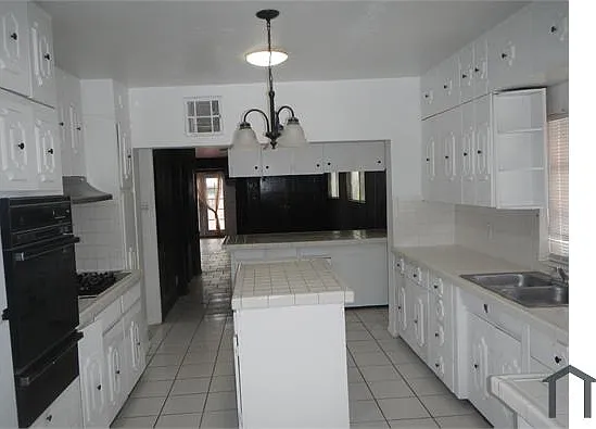 905 Radford St — Photo 6