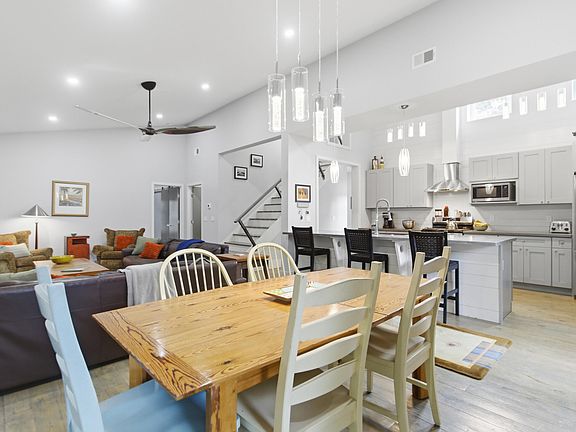 5th image of 1584 Periwinkle Dr
