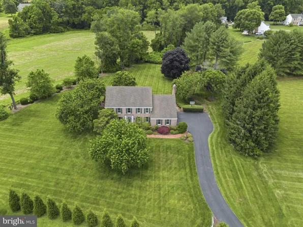 24 Manor Knoll Ct, Baldwin, MD 21013