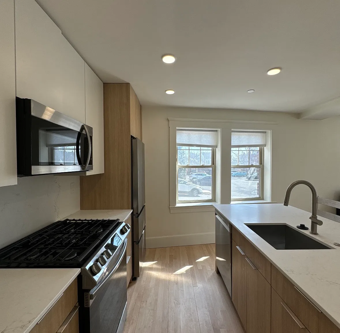 3 bed, $4,600 — Photo 1