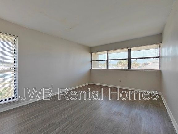 4th image of 1000 3rd St APT 8C