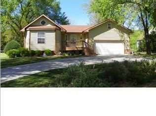 612 W 12th St, Newton, KS 67114